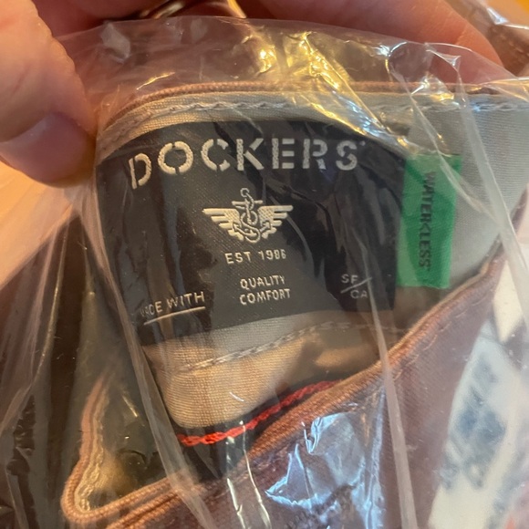 NWT Dockers men’s ultimate chino straight fit smart 360 flex khaki Brown 32/34 - Picture 1 of 6